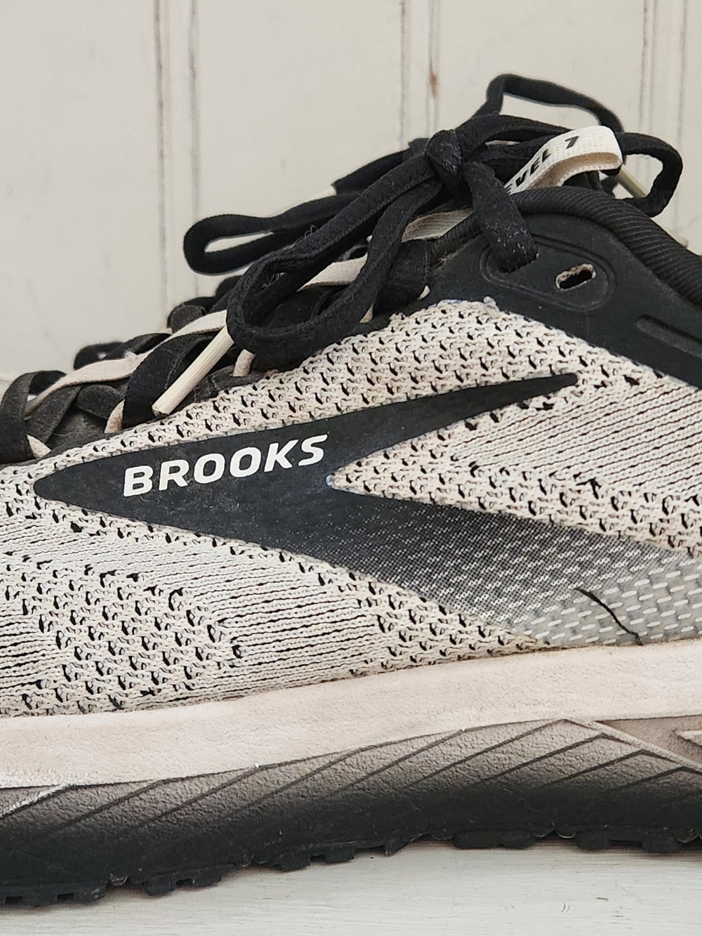 Brooks Ghost 15 Men's Size 9 Gray Black Knit Running Athletic Shoes Sneakers